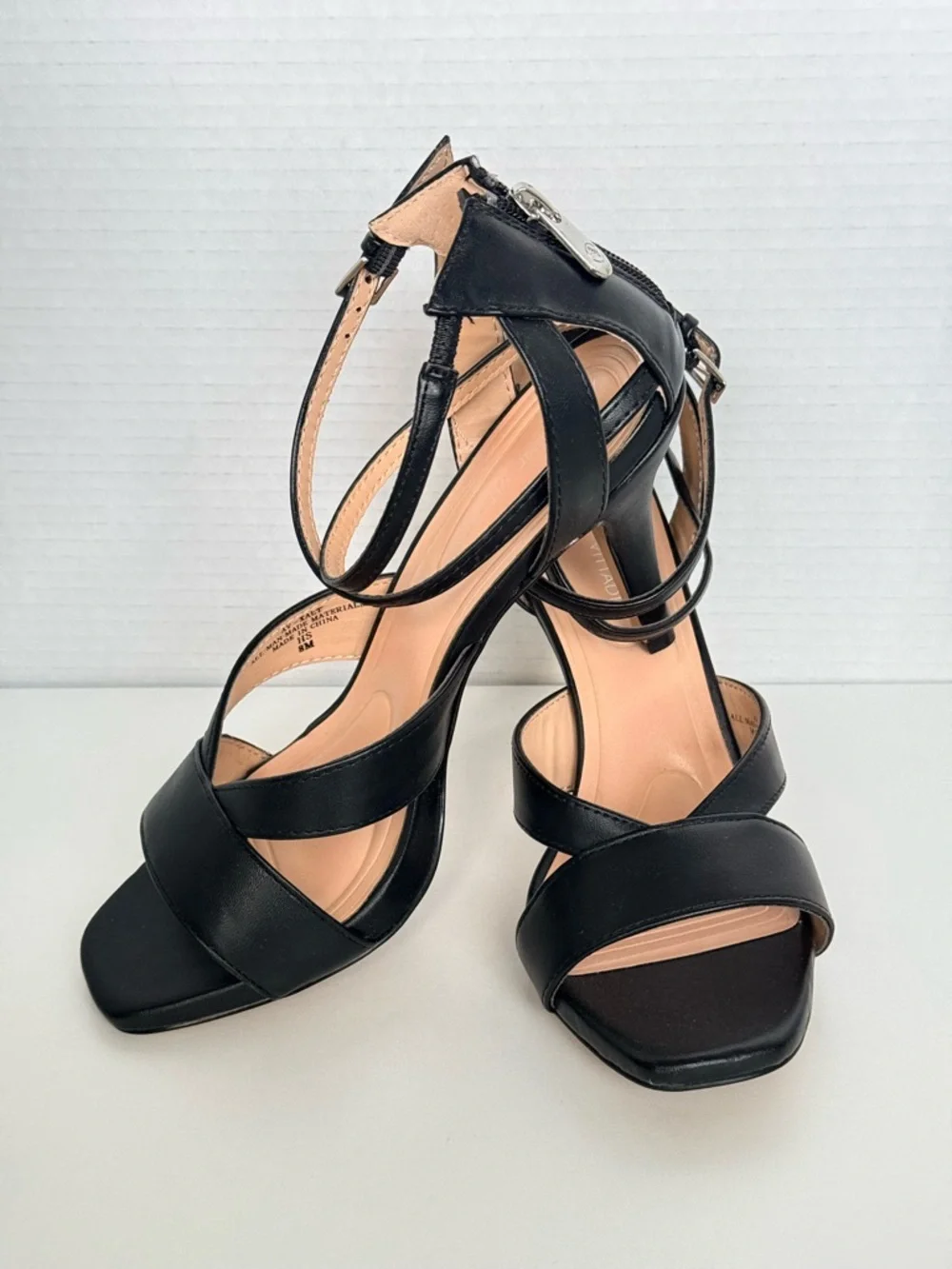 Adrienne Vittadini Black Leather Crisscross Ankle-Strap Heels Size 8 - Picture 2 of 8